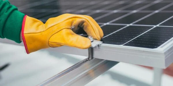 Recycling solar panels